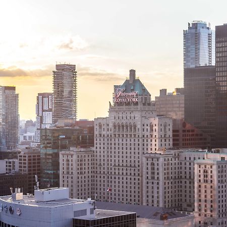 Fairmont Royal York Hotel Toronto Exterior foto The hotel in 2015