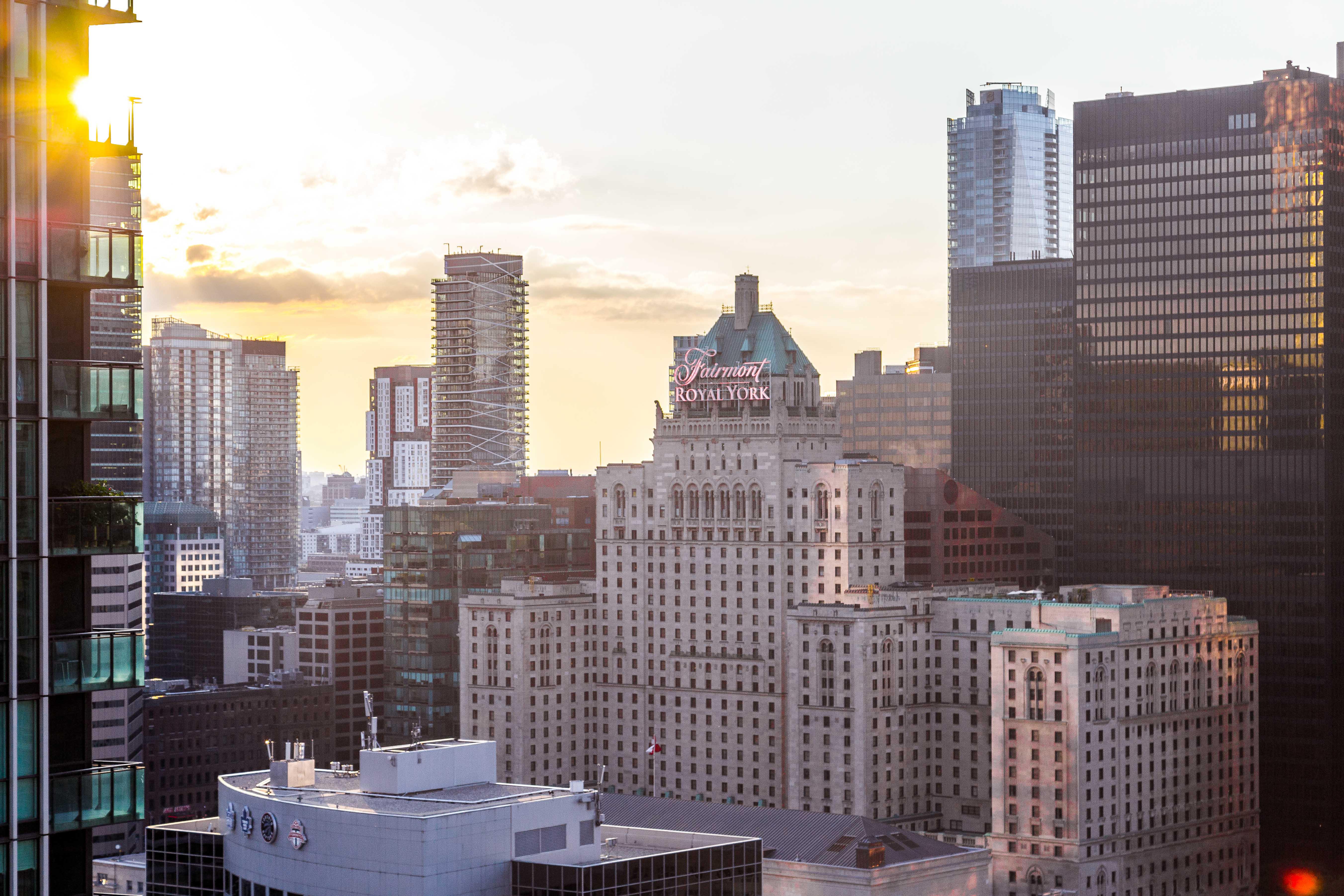 Fairmont Royal York Hotel Toronto Exterior foto The hotel in 2015